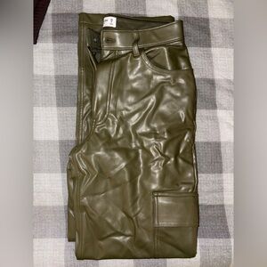 Abercrombie & Fitch - The 90s Relaxed Fit Pants - High Rise
Size 28